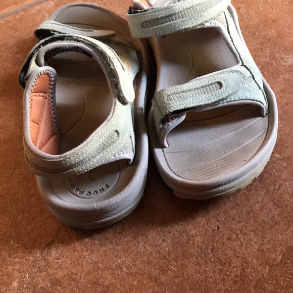 Teva gray leather strappy sandal shoes size 8 - Picture 9 of 12